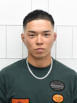 メリケンバーバーショップ コウベ(MERICAN BARBERSHOP KOBE) スーツ短髪ツーブロック束感モテる黒髪シークレットパーマ流行