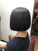 ハサミバイアトリエナガノ 千葉(8sami by atelier nagano)&nbsp;ショートボブ/センターパート/ツヤ髪/グラデーション/イヤリング