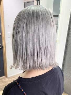 リルア 博多(LIRUA) ハイトーンホワイトシルバーボブ