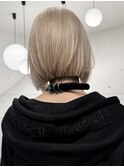 ブロンドベージュ×切りっぱなしボブ