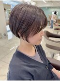 プチ刈り上げのシースルーショートボブ