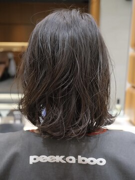 ピークアブー 原宿ハラカド(PEEK-A-BOO) ボブ伸ばしかけパーマ多毛肩はねる長さ黒髪暗髪
