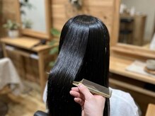 【技術】毛先までしなやかに潤う。自然な丸みと柔らかさが魅力の「地毛風ストレート」