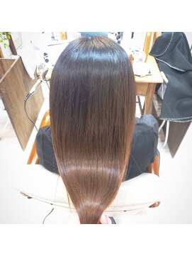 ナンバー ブラオ 名古屋栄(N° blao) 大人かわいいエギョモリ ミルクティーブラウン ひし形シルエット