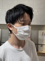 黒髪ツーブロック刈り上げビジネスおしゃれショート