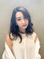 ルアナ(Luana) レイヤーカット × オリーブグレージュ