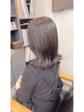 オト(oto) くびれ外ハネミディ　透明感カラー