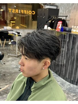 コワファースト長崎シャンプーボーイ 2nd(COIFF1RST 長崎 SHAMPOO BOY) 刈り上げフェザーショートフェザーパーマメンズカット