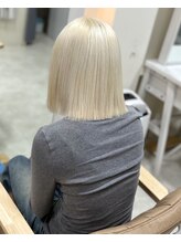 カリーナ(CARINA) ホワイトトーン／ホワイトブロンド