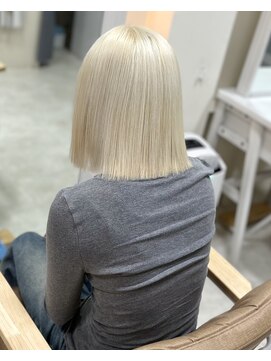 カリーナ(CARINA) ホワイトトーン/ホワイトブロンド