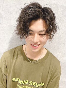 バックス メンズヘアー(BUCKS men's hair) センターパート/ツイストスパイラル/スパイラル