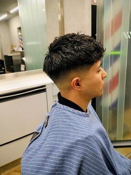 バーバー キング(BARBER KING) スペインカール風スキンフェード