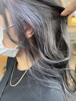 レンネ(Renee)&nbsp;色気セミロング×シルバーイヤリング