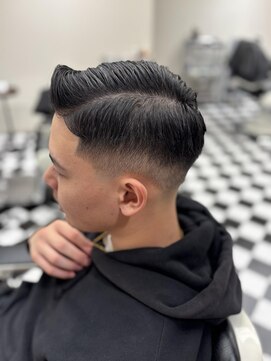 フランクス バーバー ウエストトウキョウ 吉祥寺店(FRANK’S BARBER WEST TOKYO) 波巻きツイストスパイラルリバースセンターパートニュアンスパT