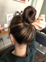 美容室 沙助&nbsp;髪を結べばもっと映えるメッシュ！