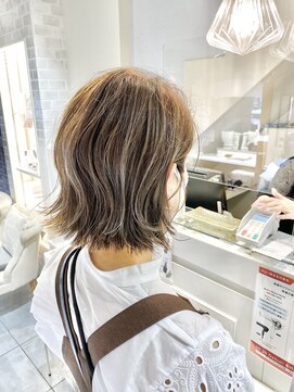 ネオリーブカフ 鶴ヶ峰店(Neolive caff) 外ハネボブ ハイライト おしゃれに白髪ぼかし