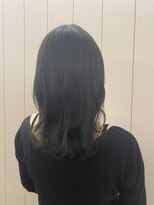 アドラーブル 万代店 (adorable)&nbsp;ミディアムウルフ【カーキ×インナーカラー】10代20代30代