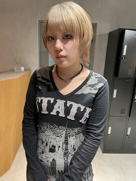 アン(Un) 【抜きっぱなしブリーチ】【ブロンドカラー】【メンズ風カット]