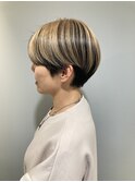 2025年人気アンブレラカラー前髪長めハンサムショート赤羽美容院