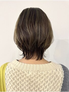 ミドル(MIDDLE) ショートウルフ/白髪ぼかしハイライトカラー