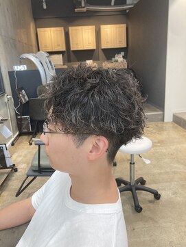 アロー 船橋店(AROH) MEN’S HAIR/サーフカール/刈り上げセンターパート/船橋