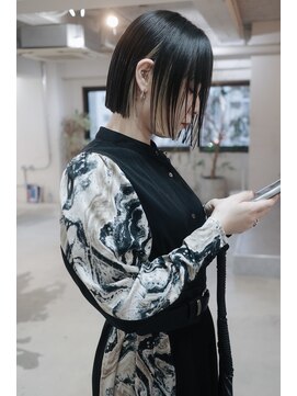 フェイヴィーズ(FavyS) インナーホワイトブロンドミニボブ