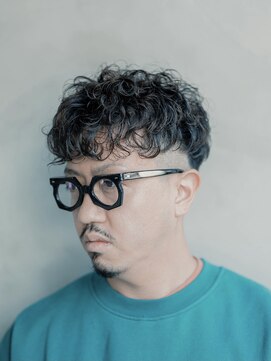 ニーイチイチ(211) 似合わせカット/ニュアンスパーマ/ツーブロックショート