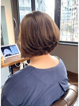 ヘアアンドメイク エジェリ(hair&make egerie) 白髪ぼかしのハイライト前下がりボブ