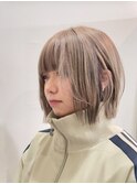ミルクティーグレージュ×切りっぱなしボブ