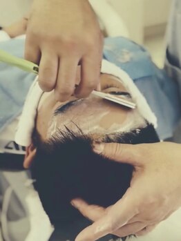 イントウキョウ フレスポ御所野店(IN TOKYO)の写真/男の身だしなみを整える！清潔感を重視したスタイルで第一印象◎眉カットやお顔そりにもぜひ♪