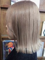 ブロック ジャポン(bloc japon)&nbsp;柔らかい艶と抜け感のあるシルキーアッシュ ブリーチハイトーン