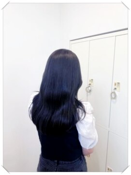 エクラヘアーズボウグループ(eclat hair’s BEAU group) 冬の澄んだ光を味方にする上品な艶髪ブラック