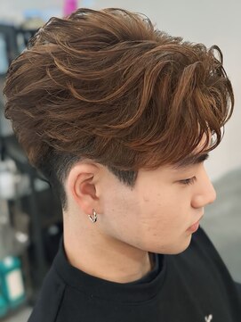 バース バイ ハピネス(BIRTH by happiness) 奈良men'sブラウンカラーフェザーパーマ