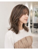 サーカス バイ ビュートリアム 青山(CIRCUS by BEAUTRIUM)&nbsp;白髪ぼかし ハイライト 脱白髪染め レイヤー 上品 ママ 表参道