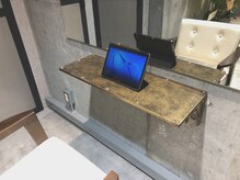 各席にあるタブレットで雑誌が読み放題！ネットサーフィン・動画閲覧も◎