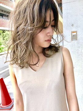 ワール(whirl.) 『テラコッタ×ウェーブパーマ』大人かわいいくすみブルー30代