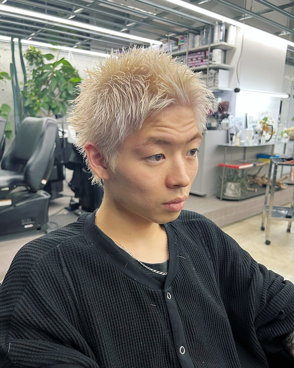 スパイキーショート×ホワイトブロンド：L188865169｜ビューズ オオサカ