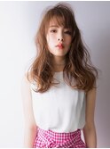 ふわっと揺れるウェーブのセミロング