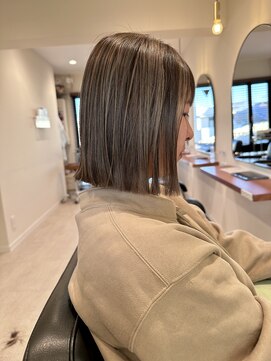 ユイル(Uil) 似合わせ小顔ボブハイライトカラー デザインカラー