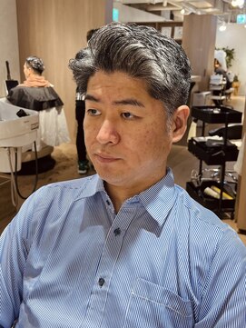 ウノプリールヴァモス(unopulir Vamos) 40代メンズカット渋めサイドパート