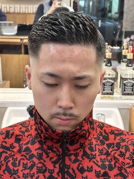ゼロスバーバー(0's BARBER SHOP) アイロンパーマ/濡れパン/スキンフェード/バーバースタイル
