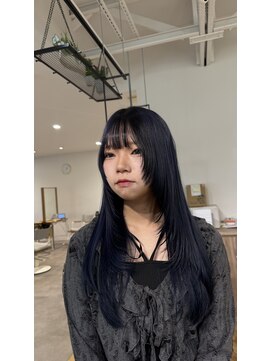 ヤテ(yate') ネイビーカラー×レイヤーカット