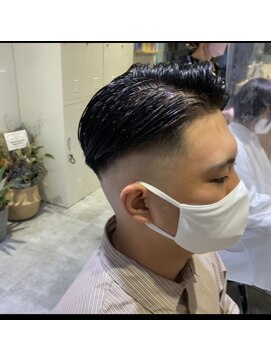 リタ(rita.) 林　直人　メンズスキンフェード　サイドパート