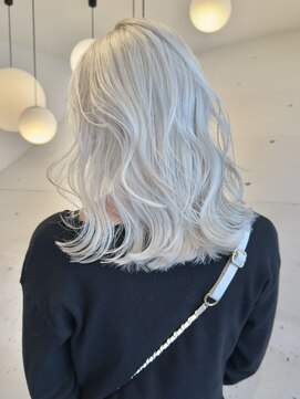 ラッドルーム(LAD ROOM.) ホワイトカラー/ホワイトブロンド/ケアブリーチ/ハイトーン