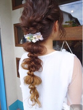 ニコ(25-niko-) ヘアアレンジ～編みおろし～　西田