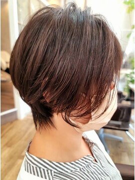 ヘアーズビースリー ポートサイド 大人くびれx丸みショート 10代20代30代40代