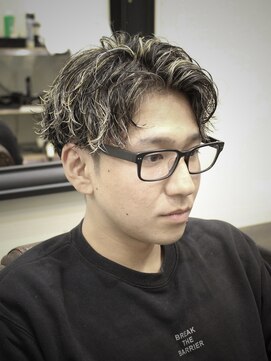 上町理髪店 アップタウンバーバーショップ二号店 メッシュ・ツイストスパイラルパーマ