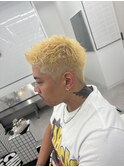 金髪刈り上げショート