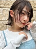 20代30代40代外ハネアッシュグレージュ肩ライン耳掛け