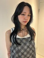 チル 福井駅前店(Chill) 福井くびれレイヤーカット顔まわりセンターパートブルーブラック